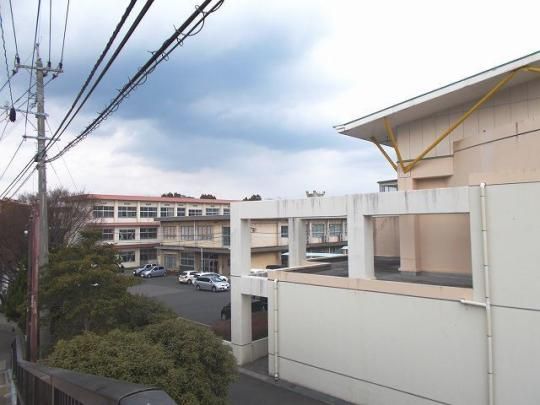 �y���Ӂz�@�y�X�C���w�Z�F180m