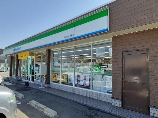 �y���Ӂz�@�t�@�~���[�}�[�g���������X�F700m