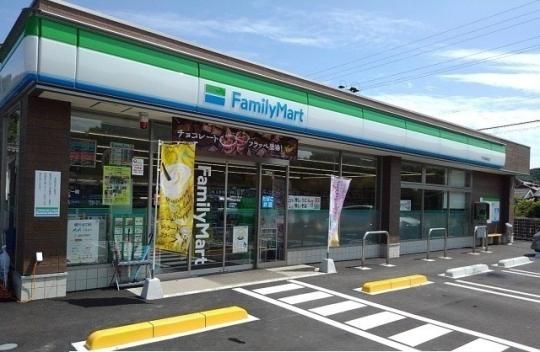 �y���Ӂz�@�t�@�~���[�}�[�g��쐼�h���X�F500m