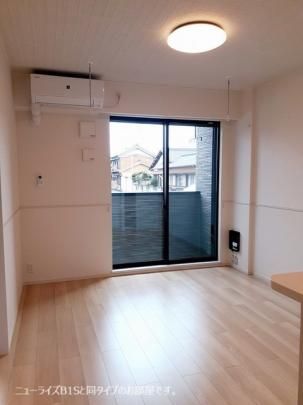 �y���̑��z�@���r���O