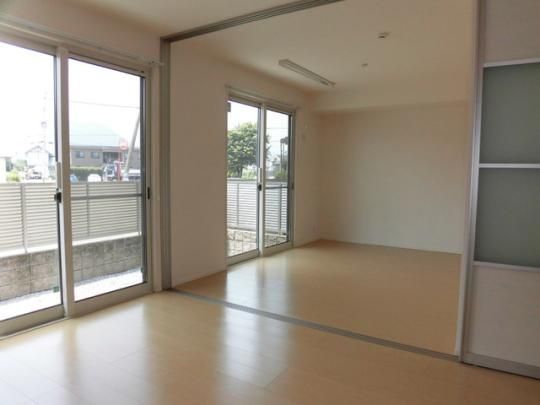 �y���̑��z�@�a106�@���r���O�E�m��